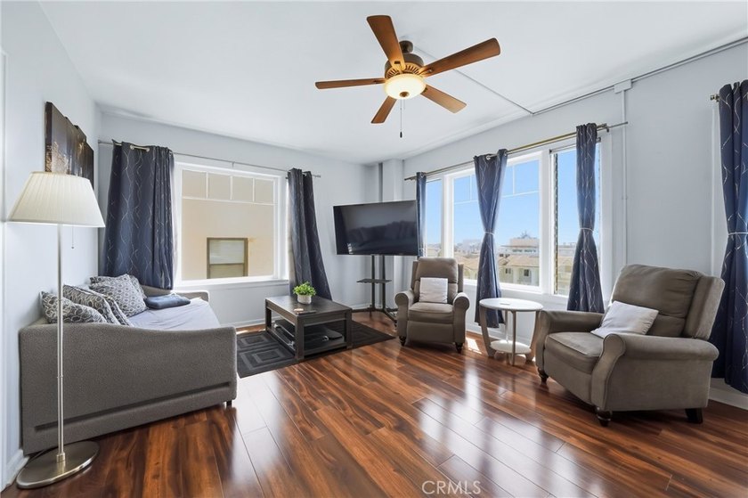Fully furnished, turnkey condo in the heart of Downtown Long - photo 20