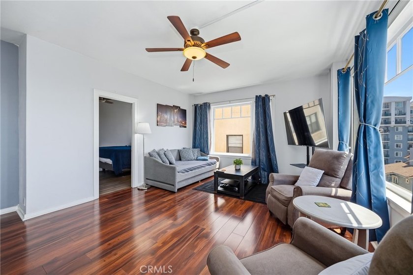 Fully furnished, turnkey condo in the heart of Downtown Long - photo 21