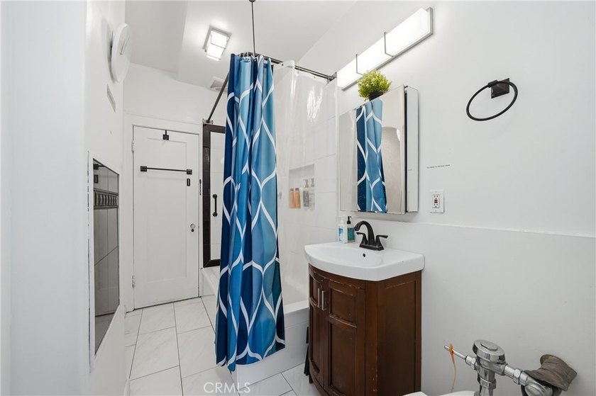 Fully furnished, turnkey condo in the heart of Downtown Long - photo 23