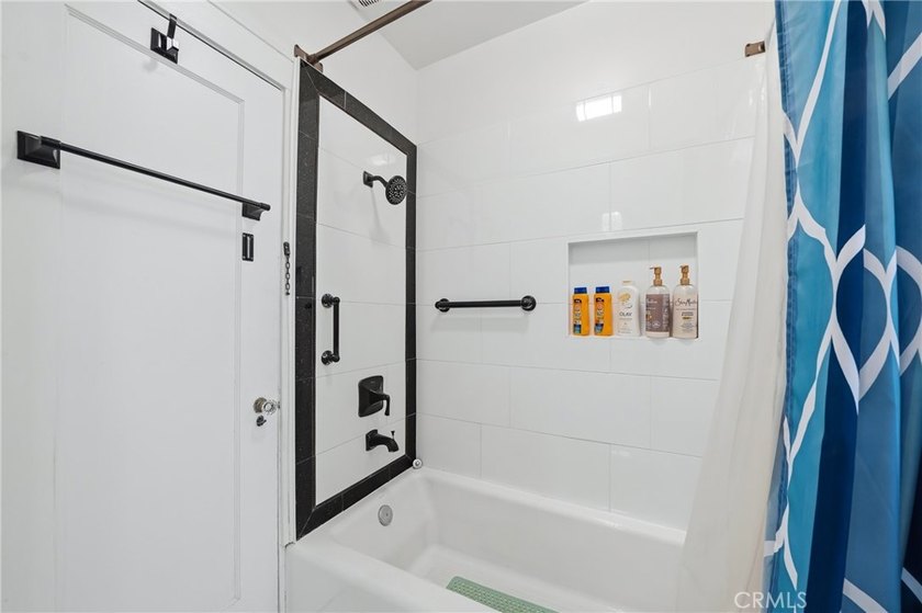 Fully furnished, turnkey condo in the heart of Downtown Long - photo 24