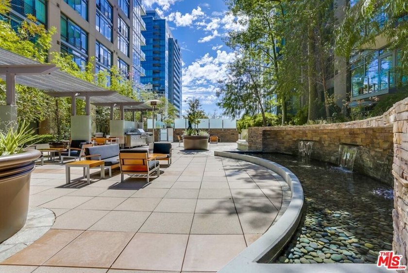 PRICED TO SELL - DON'T MISS THIS EXCEPTIONAL VALUE!!! This - photo 25