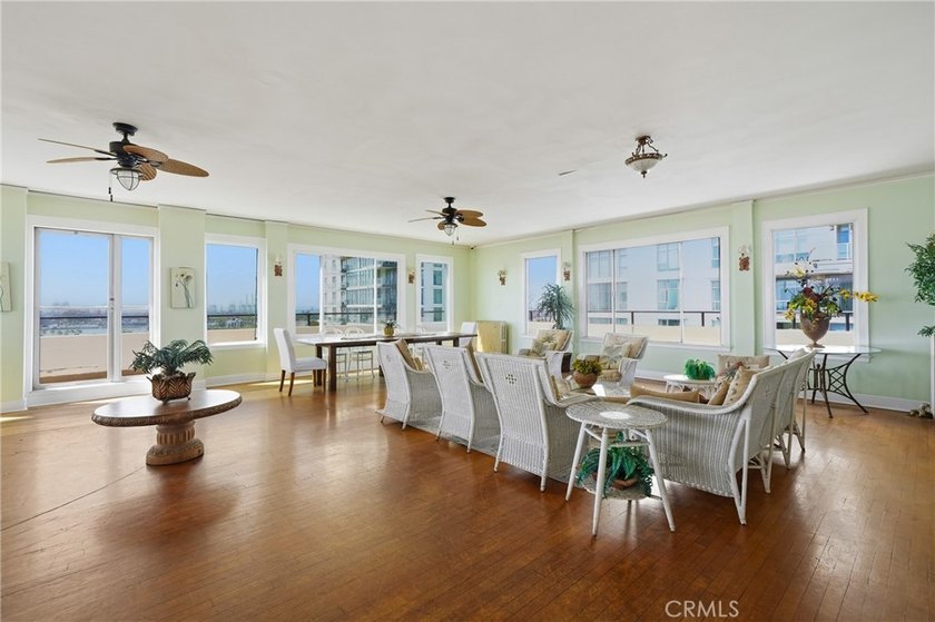 Fully furnished, turnkey condo in the heart of Downtown Long - photo 25