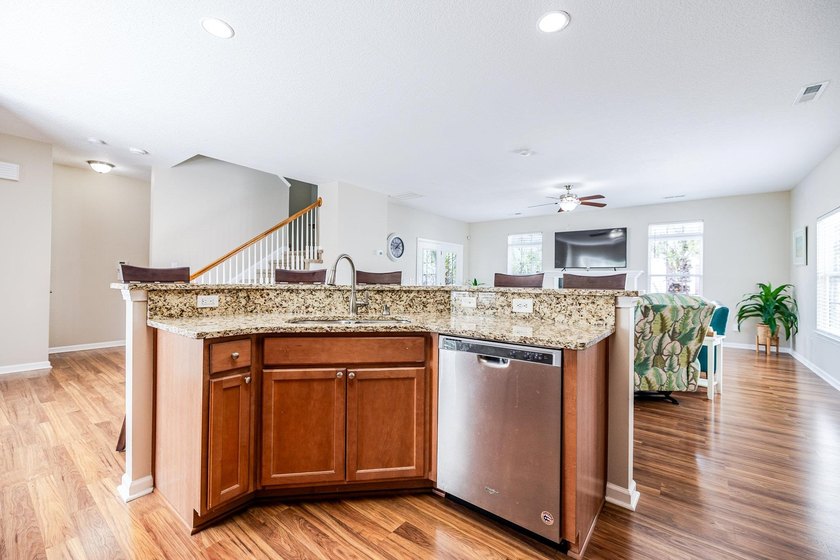 ELEVATOR ACCESS TO ALL THREE LEVELS! Welcome to 27 Palmas Drive - photo 10