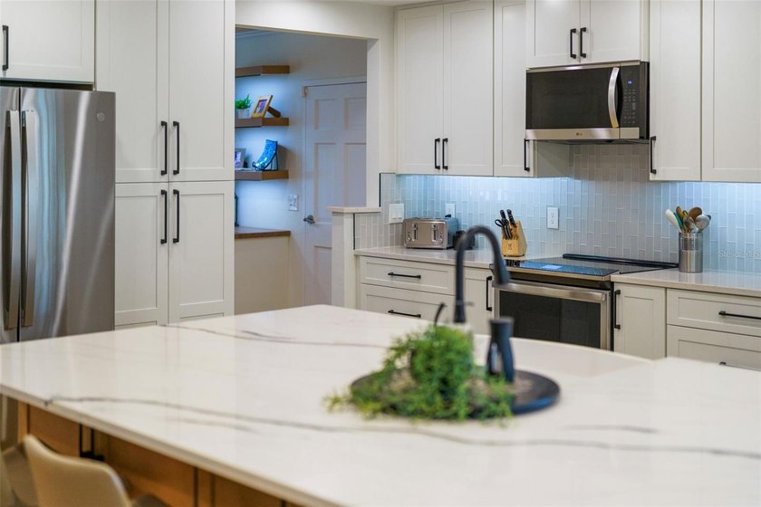 Welcome to 480 W. Davis Boulevard, where timeless Davis Islands - photo 6