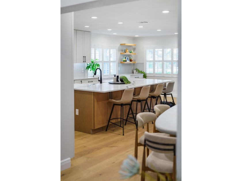 Welcome to 480 W. Davis Boulevard, where timeless Davis Islands - photo 9