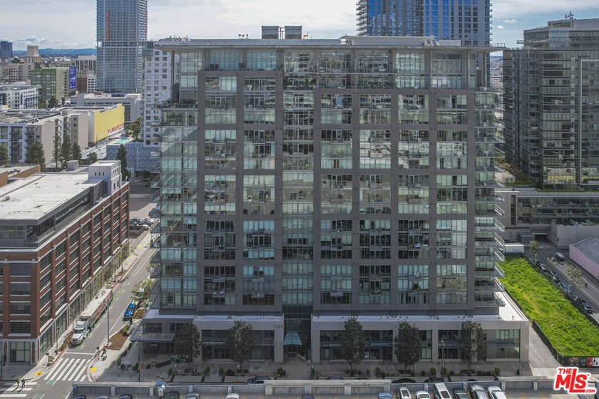PRICED TO SELL - DON'T MISS THIS EXCEPTIONAL VALUE!!! This - photo 40