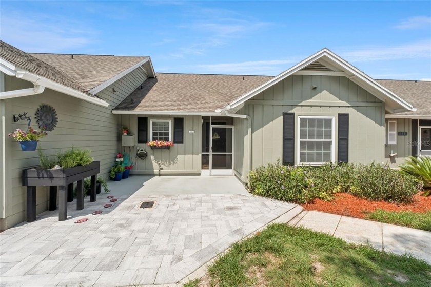Beautifully renovated and move-in ready, this stunning 2-bedroom - photo 4