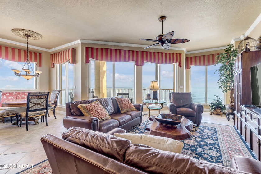 Experience the pinnacle of boutique luxurious oceanfront living - photo 15