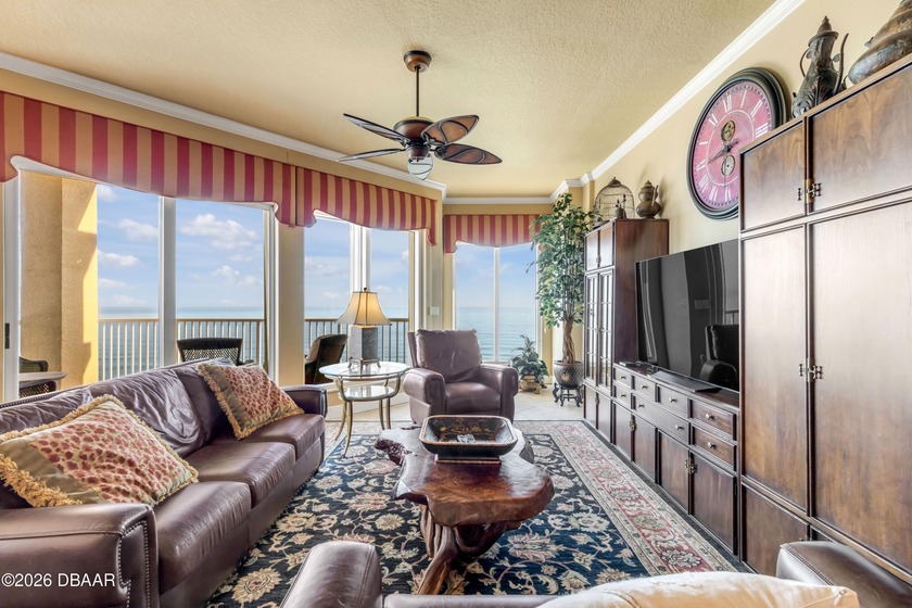 Experience the pinnacle of boutique luxurious oceanfront living - photo 16