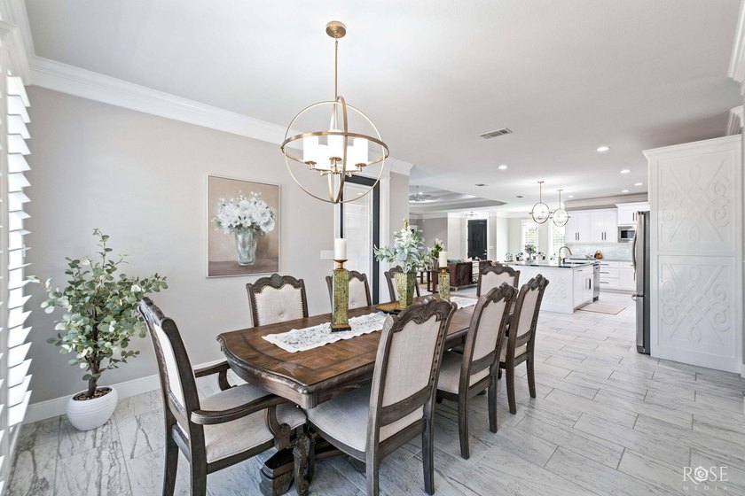 Welcome to this exquisite residence in the highly desirable - photo 16