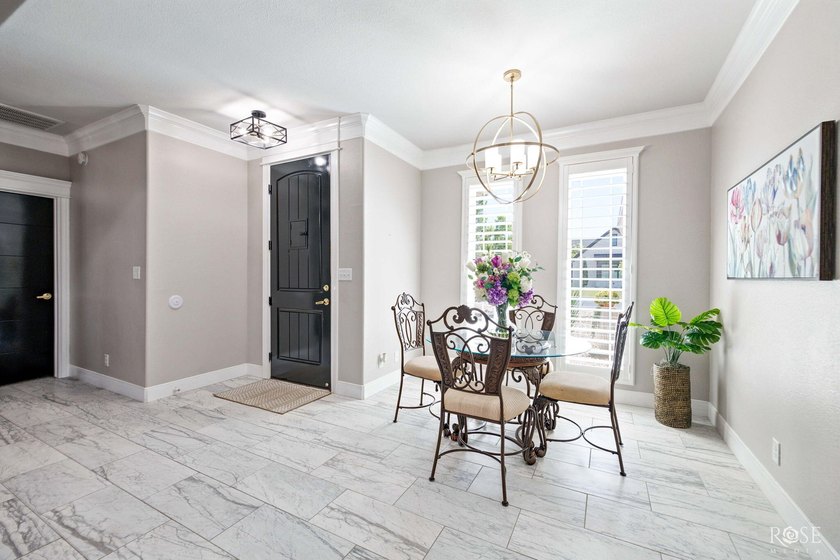 Welcome to this exquisite residence in the highly desirable - photo 17