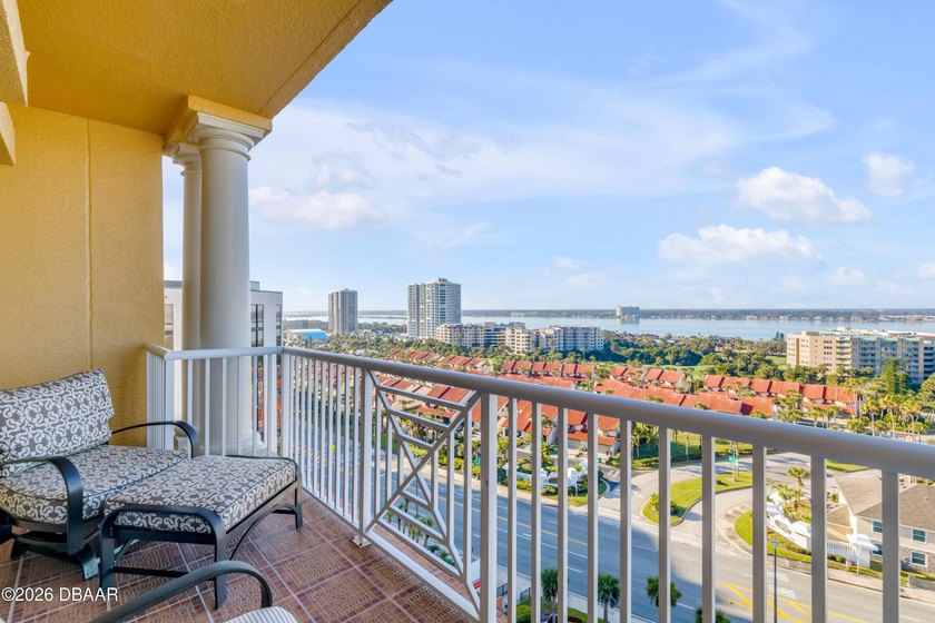 Experience the pinnacle of boutique luxurious oceanfront living - photo 24