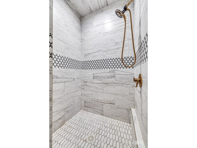Welcome to this exquisite residence in the highly desirable - photo 24