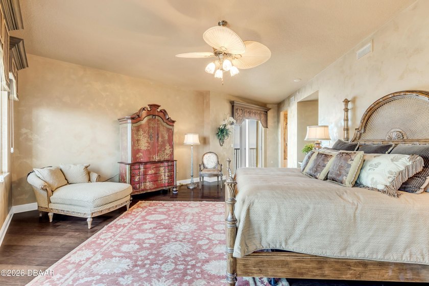 Experience the pinnacle of boutique luxurious oceanfront living - photo 25