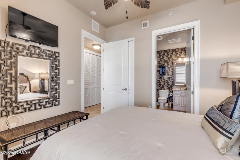 Experience the pinnacle of boutique luxurious oceanfront living - photo 33