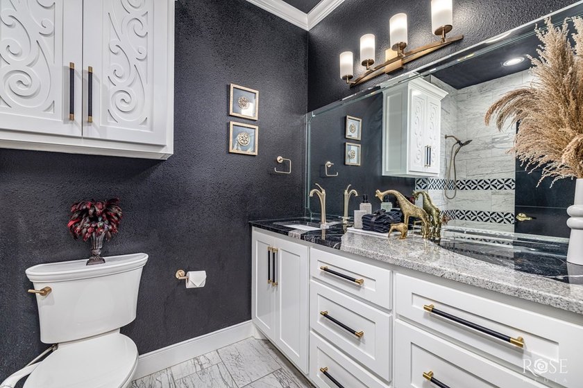Welcome to this exquisite residence in the highly desirable - photo 33