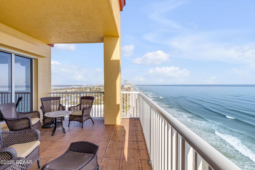 Experience the pinnacle of boutique luxurious oceanfront living - photo 39