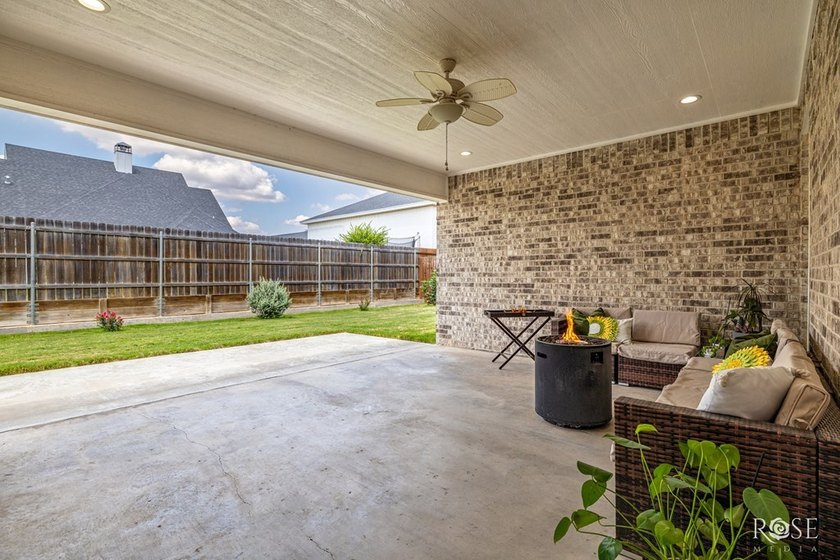 Welcome to this exquisite residence in the highly desirable - photo 39