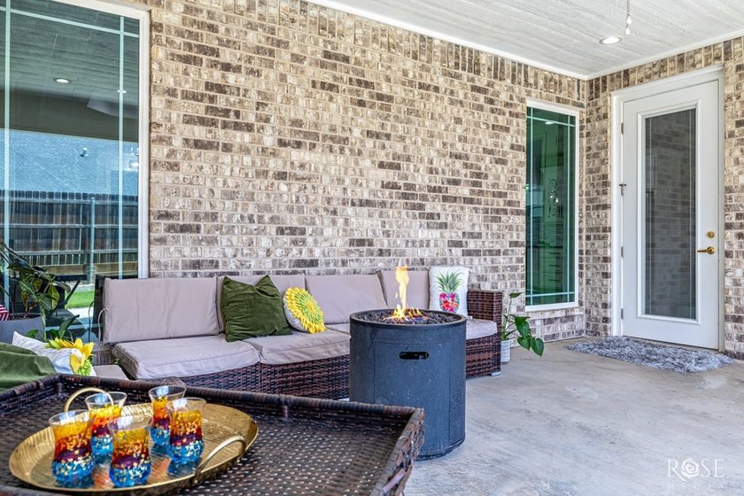 Welcome to this exquisite residence in the highly desirable - photo 40
