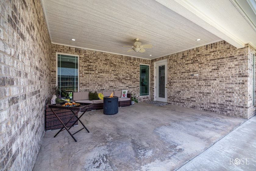 Welcome to this exquisite residence in the highly desirable - photo 41