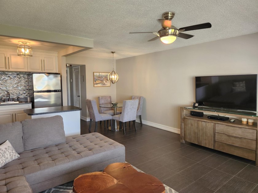 Gorgeous renovated 1 bed 1 bath located in the lovely Andover - photo 3