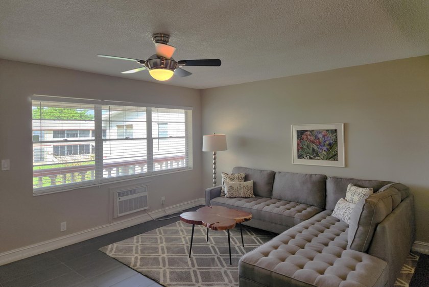 Gorgeous renovated 1 bed 1 bath located in the lovely Andover - photo 4