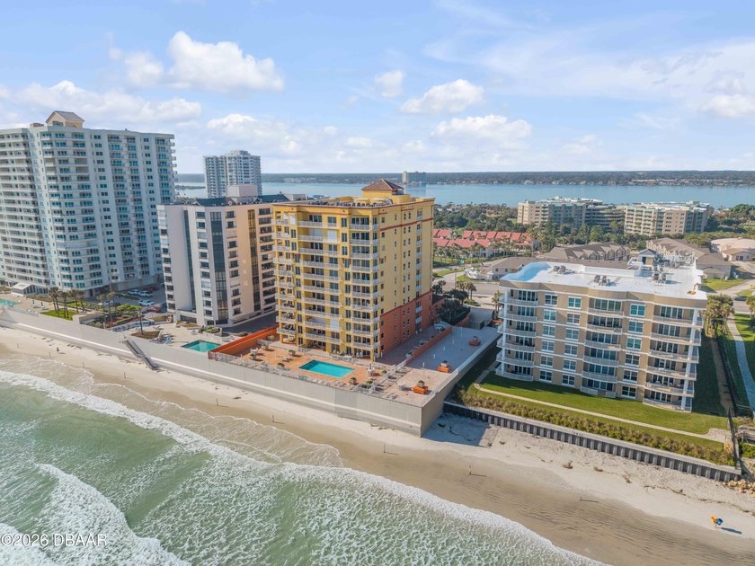 Experience the pinnacle of boutique luxurious oceanfront living - photo 45