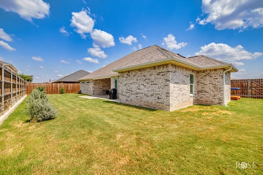 Welcome to this exquisite residence in the highly desirable - photo 45