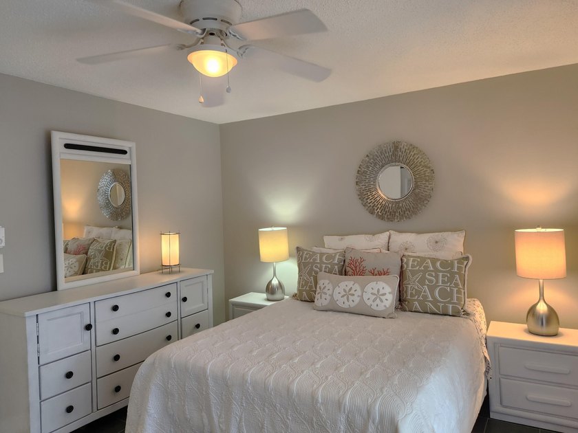 Gorgeous renovated 1 bed 1 bath located in the lovely Andover - photo 7
