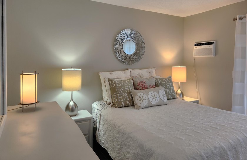Gorgeous renovated 1 bed 1 bath located in the lovely Andover - photo 8