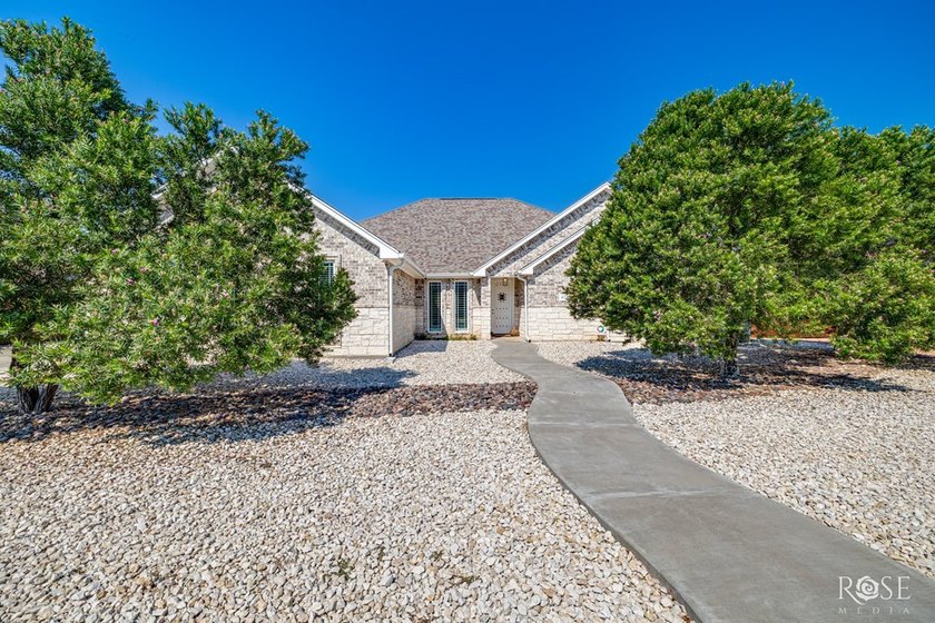 Welcome to this exquisite residence in the highly desirable - photo 48