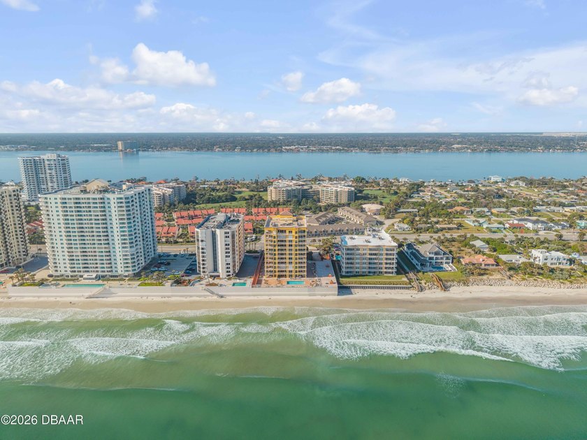 Experience the pinnacle of boutique luxurious oceanfront living - photo 49