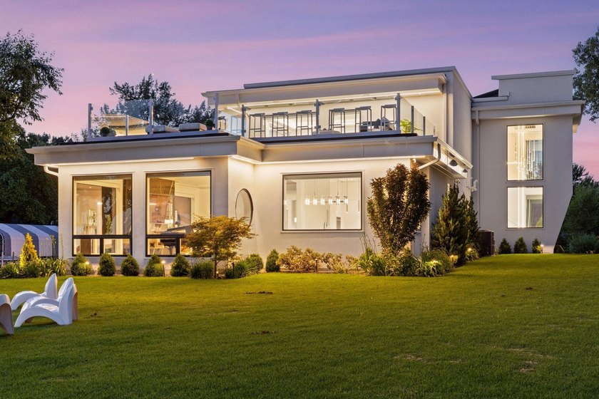 LAKE LIFE - WAYZATA STYLE - 220ft of Lake Minnetonka Shoreline | - photo 8