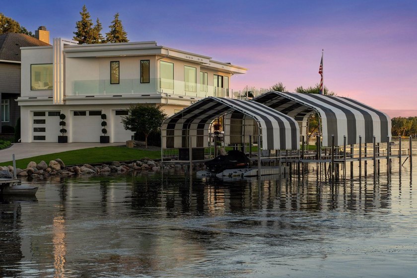 LAKE LIFE - WAYZATA STYLE - 220ft of Lake Minnetonka Shoreline | - photo 10