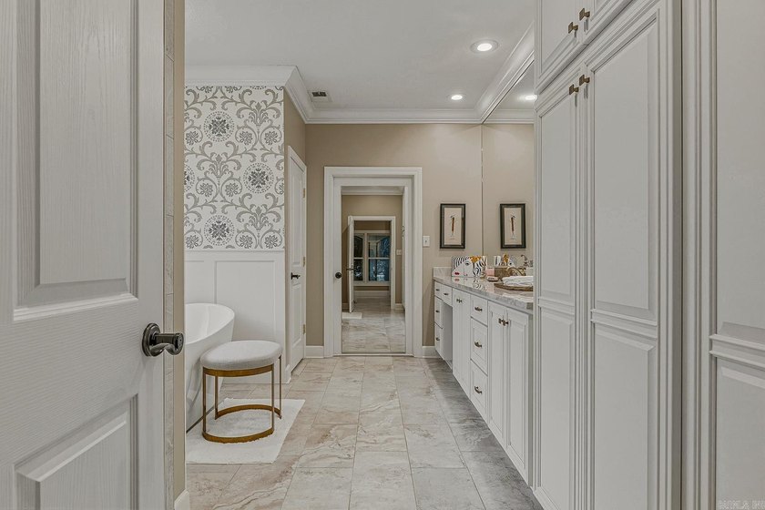 Welcome to 2207 Doral Cove, an exceptional golf course property - photo 18