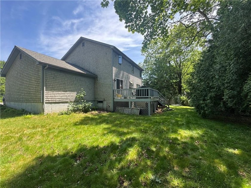 Opportunity to gain some sweat equity. This three bedroom, 1.5 - photo 2
