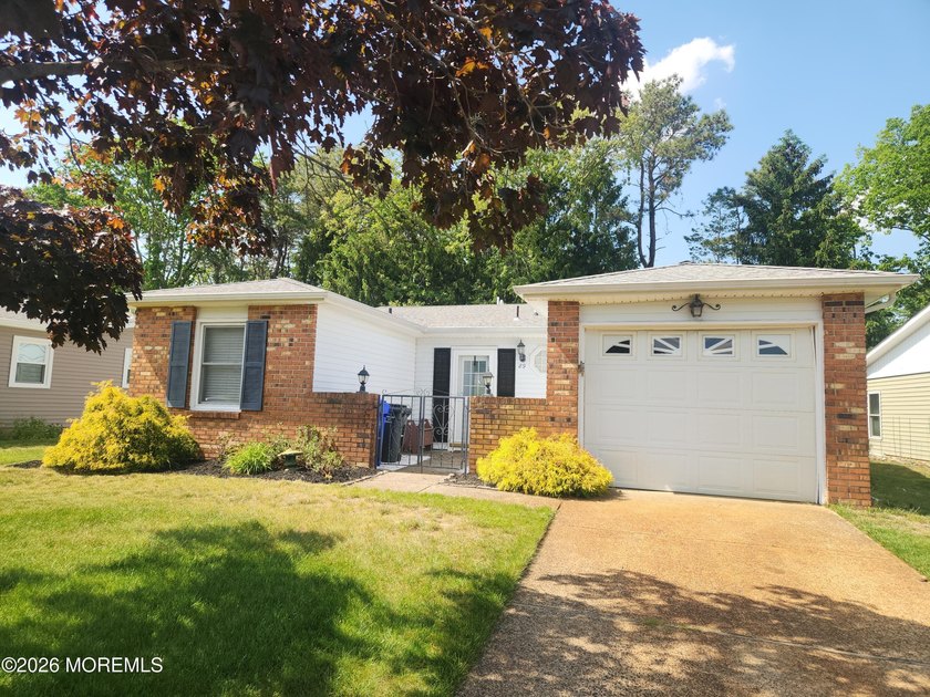 Nicely kept Melville model in desirable Lions Head North. Wood - photo 3
