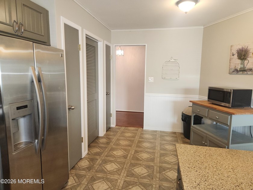 Nicely kept Melville model in desirable Lions Head North. Wood - photo 10
