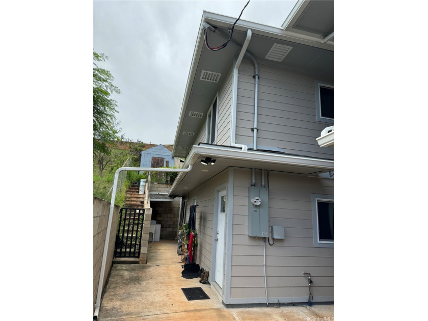 Rare opportunity to own two newer homes on a spacious lot, ideal - photo 11