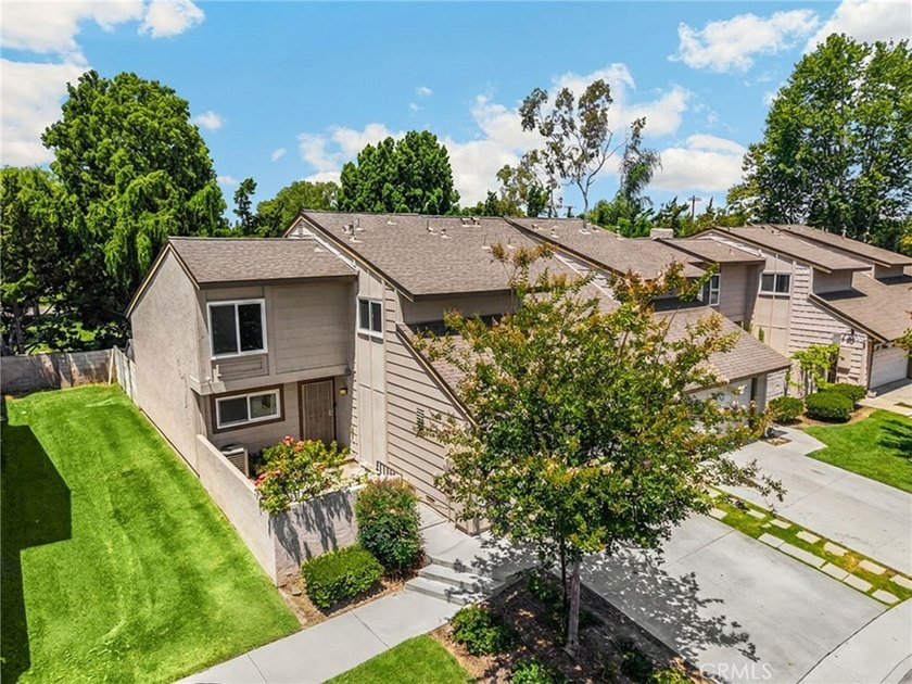 UPDATED &amp; LARGEST floor plan in Shady Hollow, perfectly located - photo 13