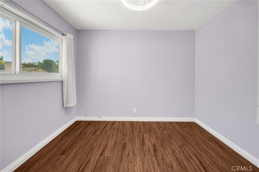 UPDATED &amp; LARGEST floor plan in Shady Hollow, perfectly located - photo 21