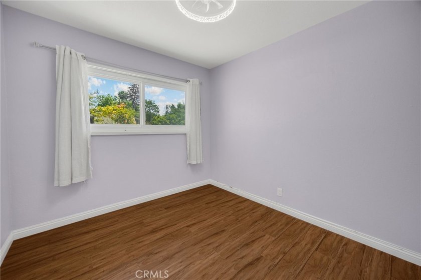 UPDATED &amp; LARGEST floor plan in Shady Hollow, perfectly located - photo 22