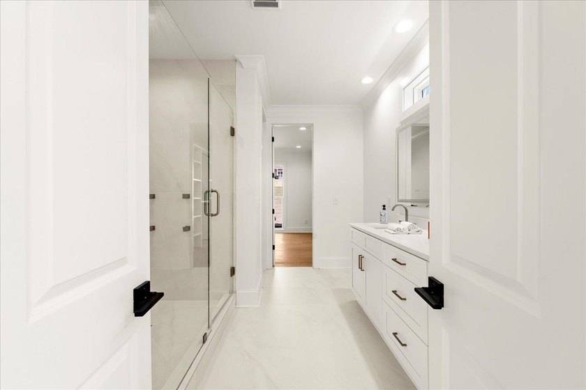 Stunning new construction, PRICED UNDER APPRAISAL, directly on - photo 23