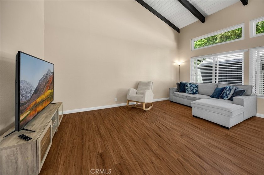 UPDATED &amp; LARGEST floor plan in Shady Hollow, perfectly located - photo 23