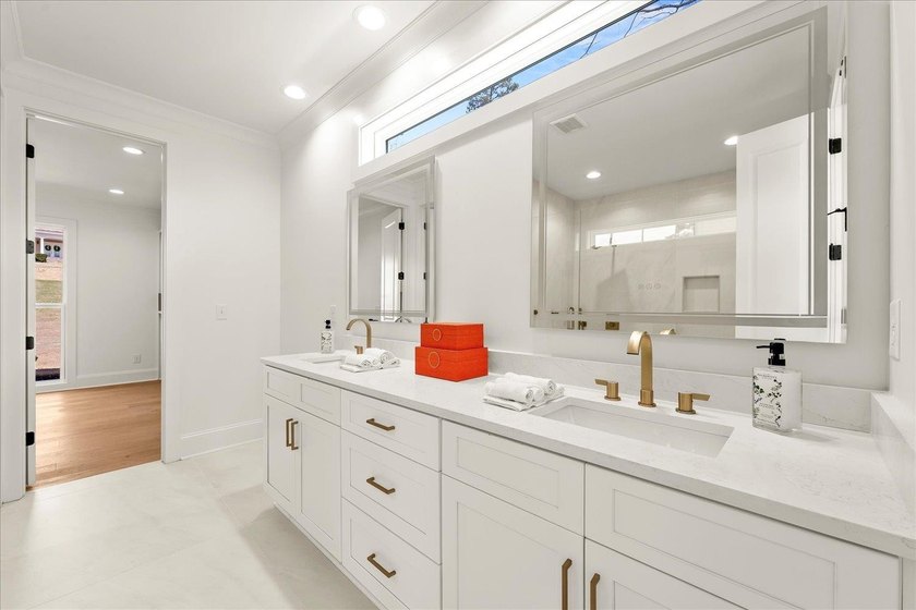 Stunning new construction, PRICED UNDER APPRAISAL, directly on - photo 24