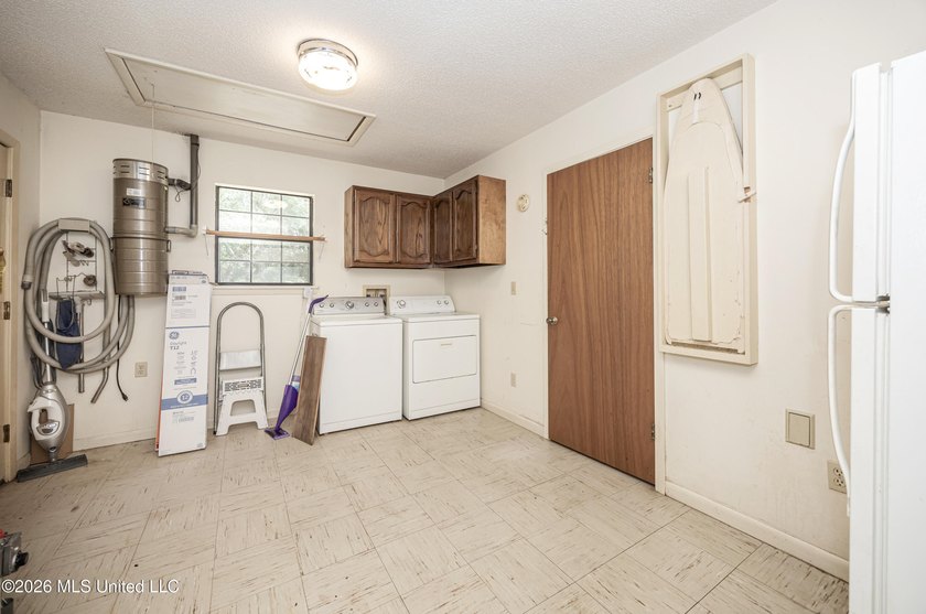 Nestled in the desirable Latimer community, this well-maintained - photo 26