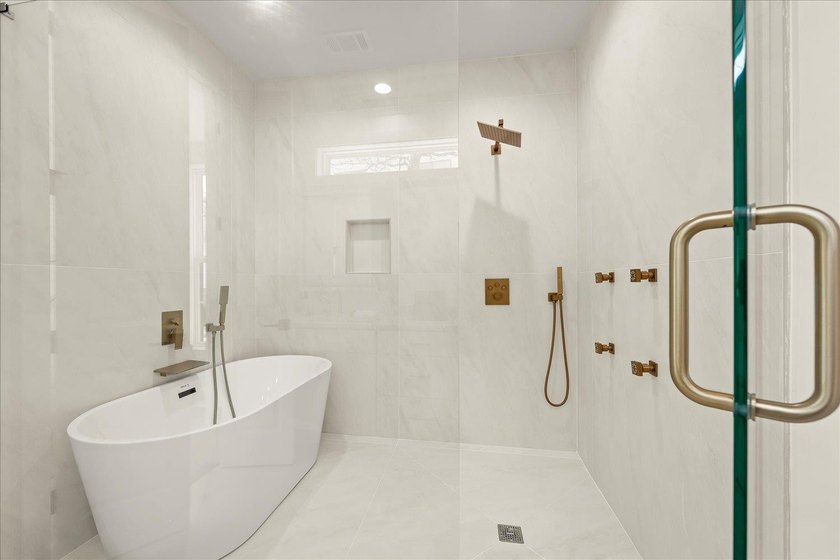 Stunning new construction, PRICED UNDER APPRAISAL, directly on - photo 27