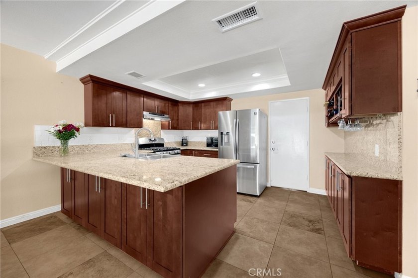 UPDATED &amp; LARGEST floor plan in Shady Hollow, perfectly located - photo 29