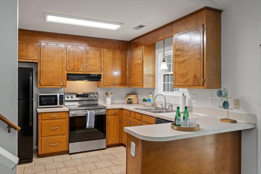 Welcome home to 8655 Bentwood Drive in North Charleston, South - photo 3