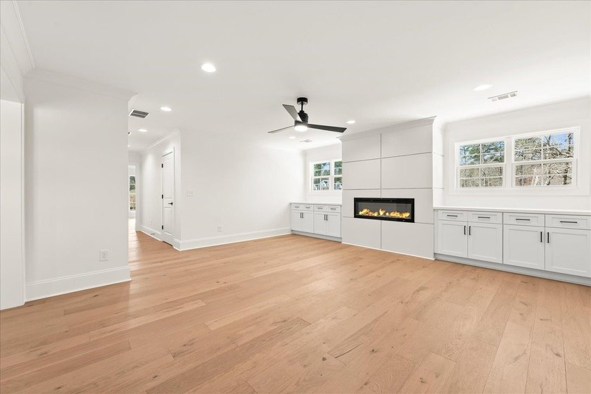 Stunning new construction, PRICED UNDER APPRAISAL, directly on - photo 33